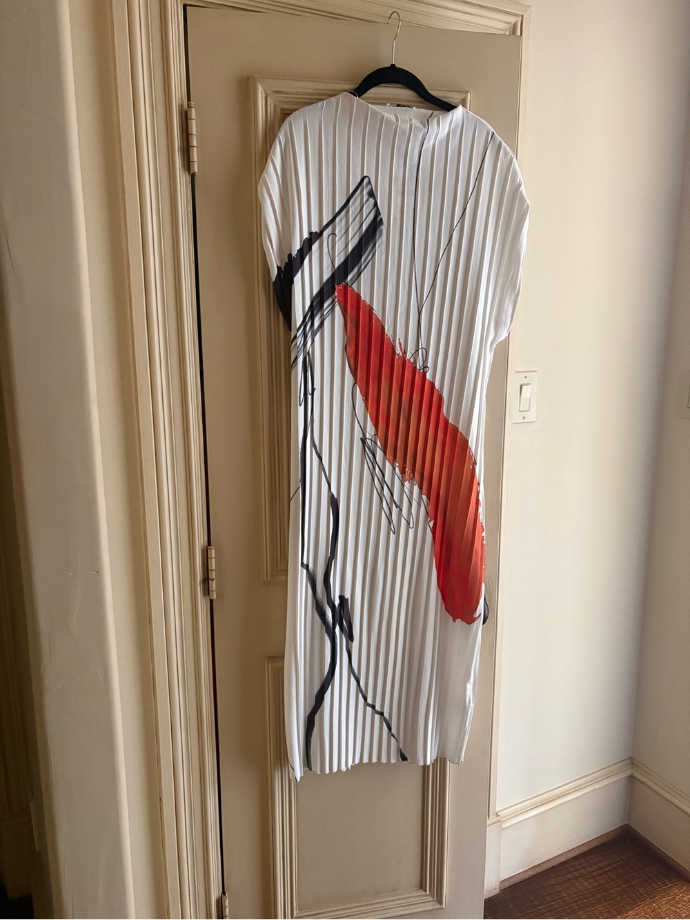 Zara White Pleated Maxi Dress with Red and Black Abstract Print
